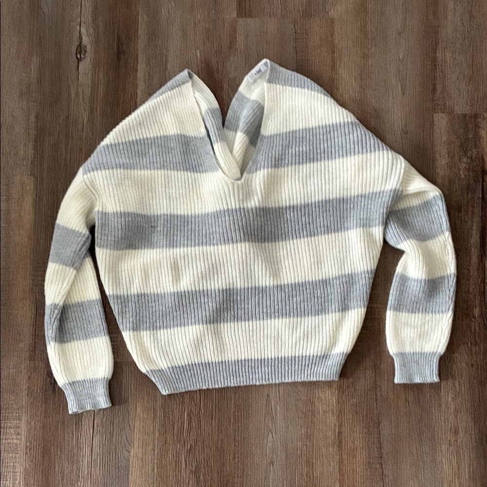 Chic Gray and Cream V-Neck Sweater